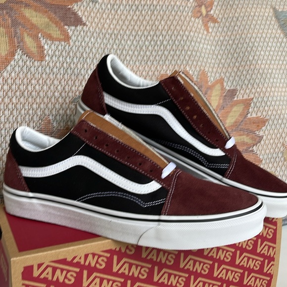 Vans Men’s Old Skool
Color Block Black/Brown
VN0007NTYS8
Sneakers - Picture 8 of 16